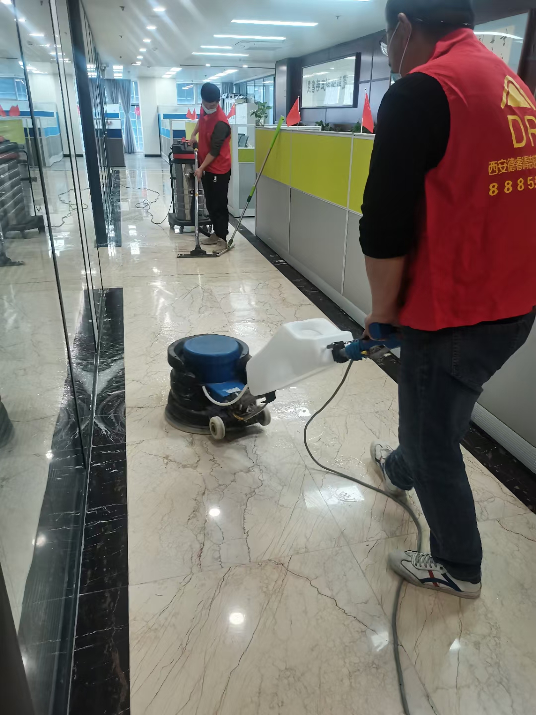 西安保洁首选 德睿清洁服务，专业打造洁净空间